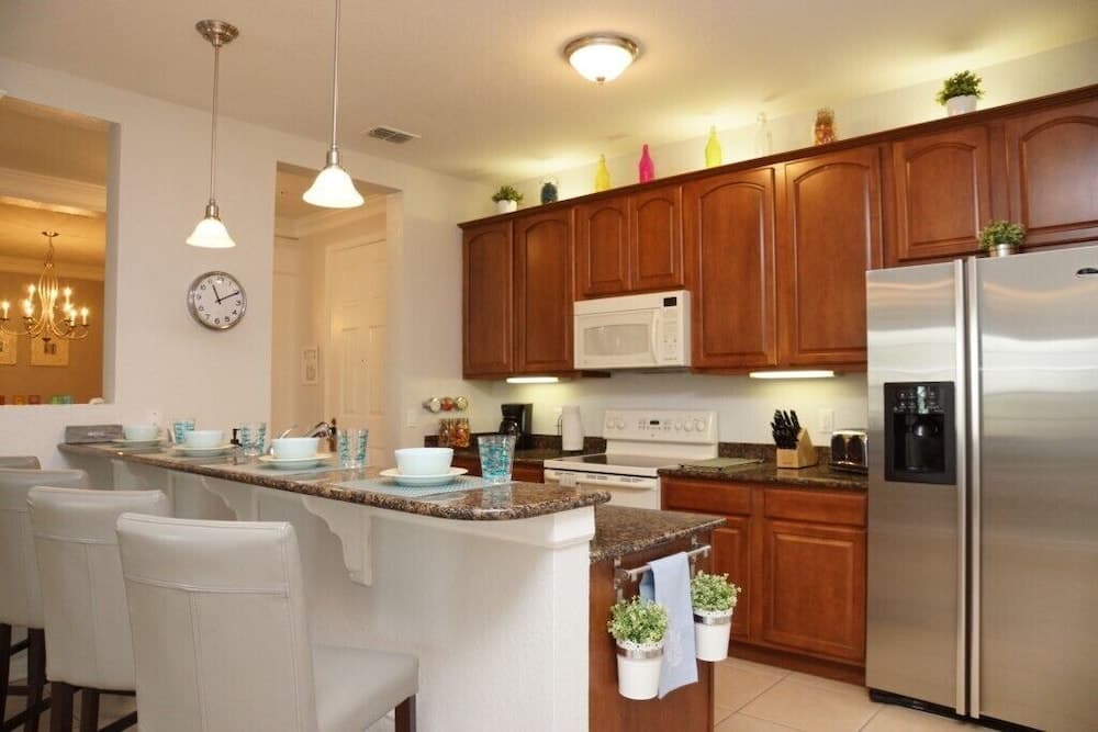 Vista Cay Gem 3 Bedroom Condo by RedAwning