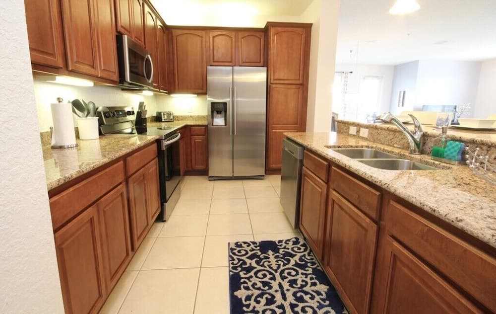 6-203 3 Bedroom Condo by Redawning