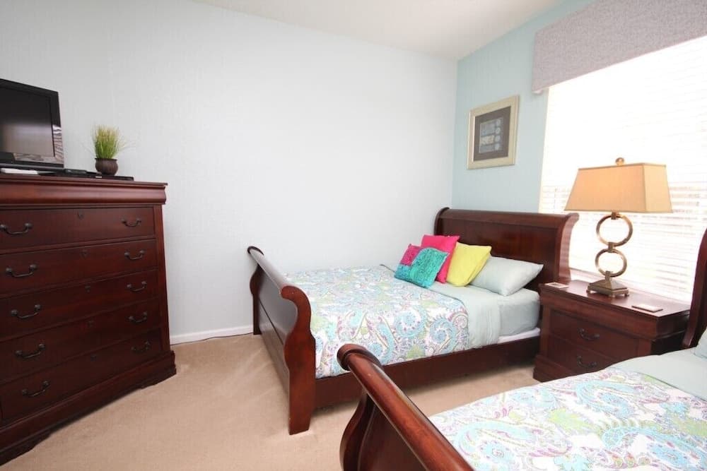 Lake View Paradise 3 Bedroom Condo by RedAwning