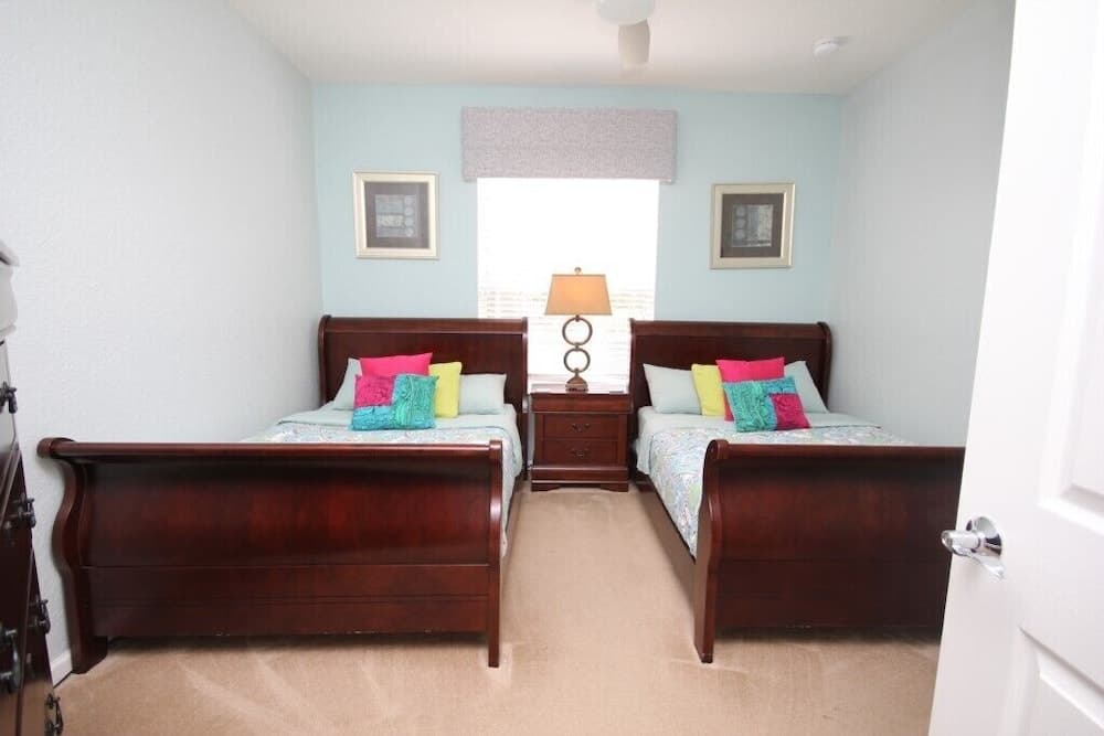 Lake View Paradise 3 Bedroom Condo by RedAwning