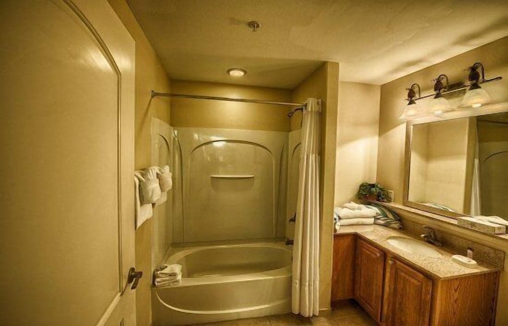 Disney Amazing Lake Bryan View 1 Bedroom Condo by RedAwning