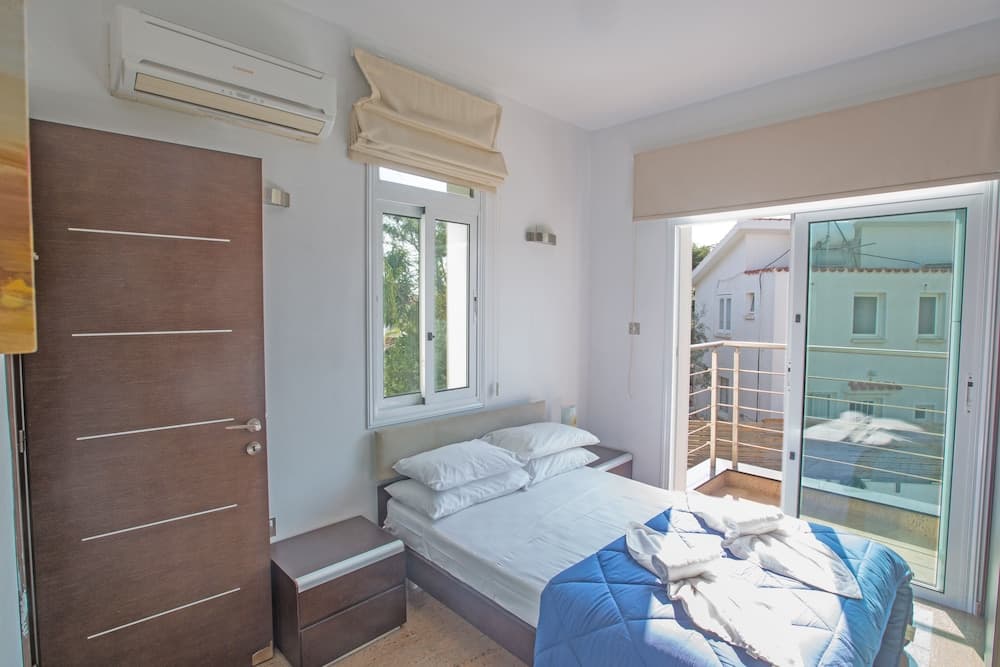 Villa Naomi, Beautiful 4bdr Central Protaras Villa With Private Pool