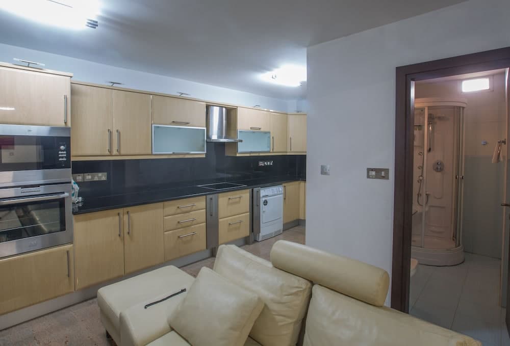 Villa Naomi, Beautiful 4bdr Central Protaras Villa With Private Pool