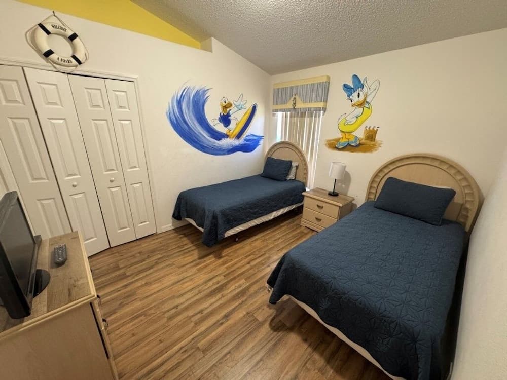 Fl Special!! Daisy's Den 5 Bedroom Villa by RedAwning