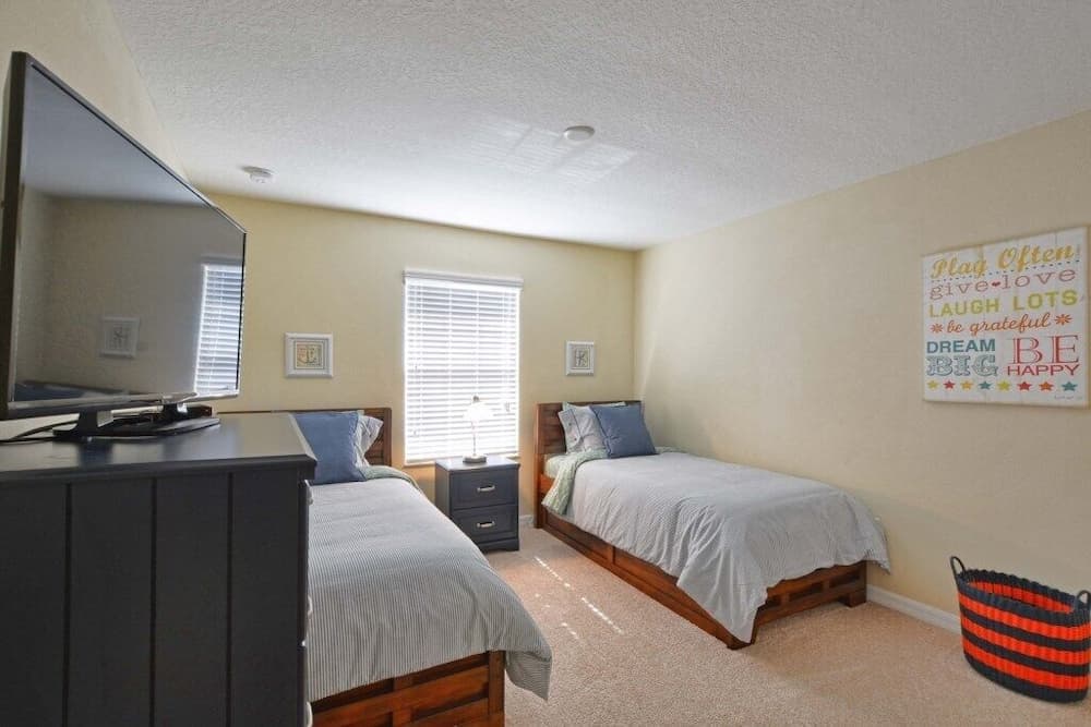 Townhome W/splashpool In Storey Lake -1610st 4 Bedroom Townhouse by Redawning