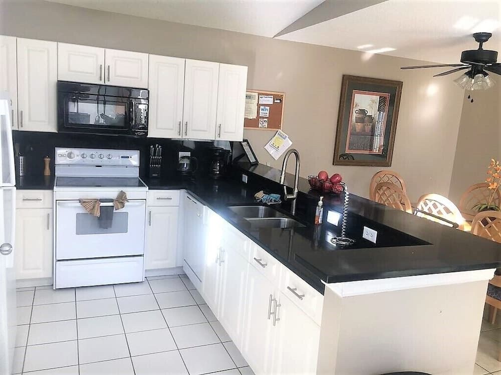 Sunset 4 Bedroom Villa by Redawning