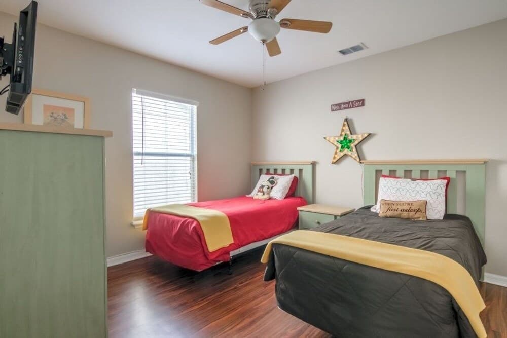 Amanda's Cozy Clear Creek Pool 3 Bedroom Home by Redawning