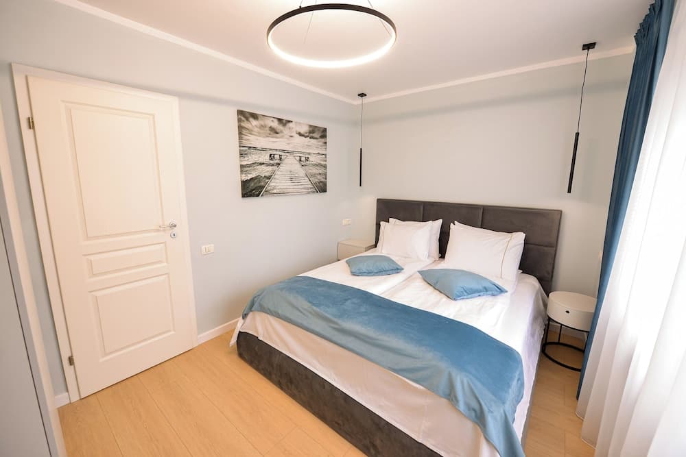 Twin III - One Bedroom - 4 Guests - Cismigiu Gardens