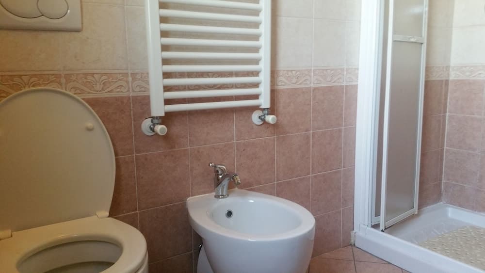 Mimosa Apartment in a No Kids Farm House