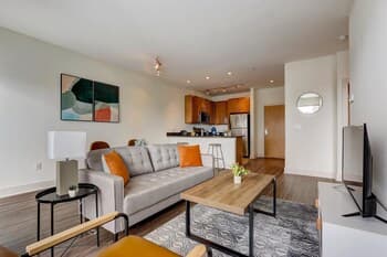 FRONTDESK 1040 Cass St Apts East Town Milwaukee