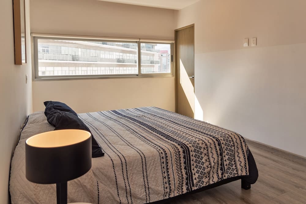 Bright, Comfy w Terrace Apt 1KSB, 1BD, 1 SofaB, 2BTH by Mty Living