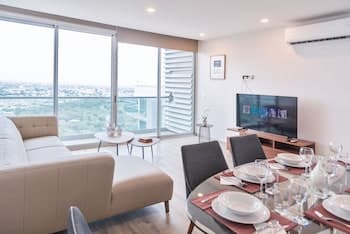 Modern Apartment, Park, Pool, Gym, Foundry & Center - 1KSB, 4SB, 2 BTH by Mty