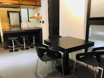 Modern cozy and functional apt in Monterrey’s heart, 2 rooms 2DB, 2BTH, by Mty Living S1 605