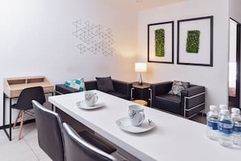 Cómodo y seguro depto. Cerca de Centro de Monterrey y Santa Lucía by Mty. Living S21503