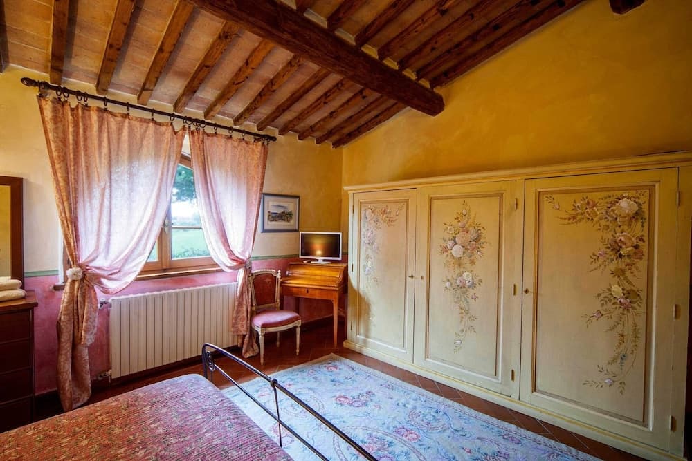 Panoramic Villa in Tuscany Rolling Hill, Well Connected, Everyday new Journey to