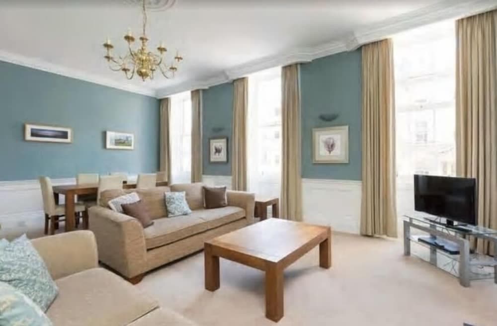 Hanover Street! Heart of the Centre 2bd/2bath