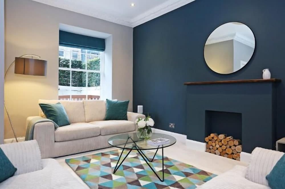 Private Entrance Apartment In New Town