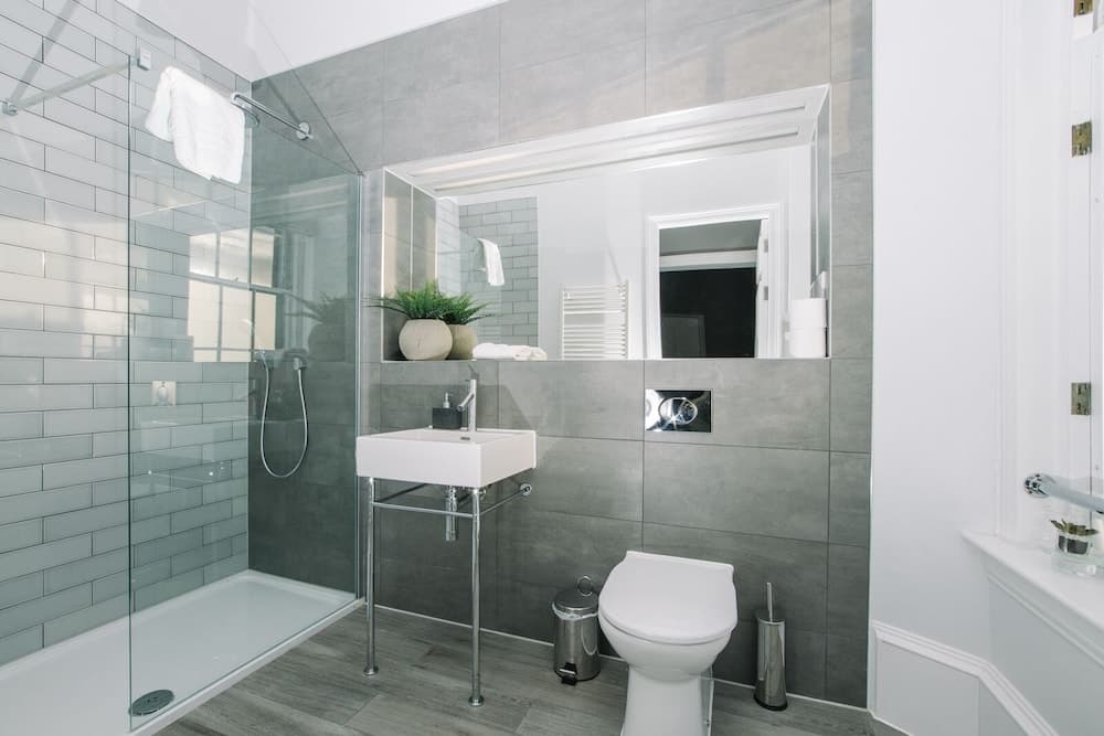 JOIVY Apartments - Huge 5* Georgian Apartment - Great Location