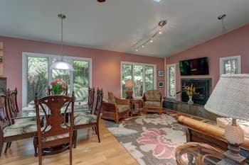 Liko Lehua 2 Bedroom Home by Redawning