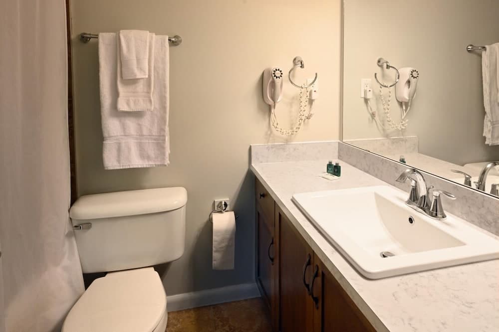 Private Corner Unit at end of Hall #458