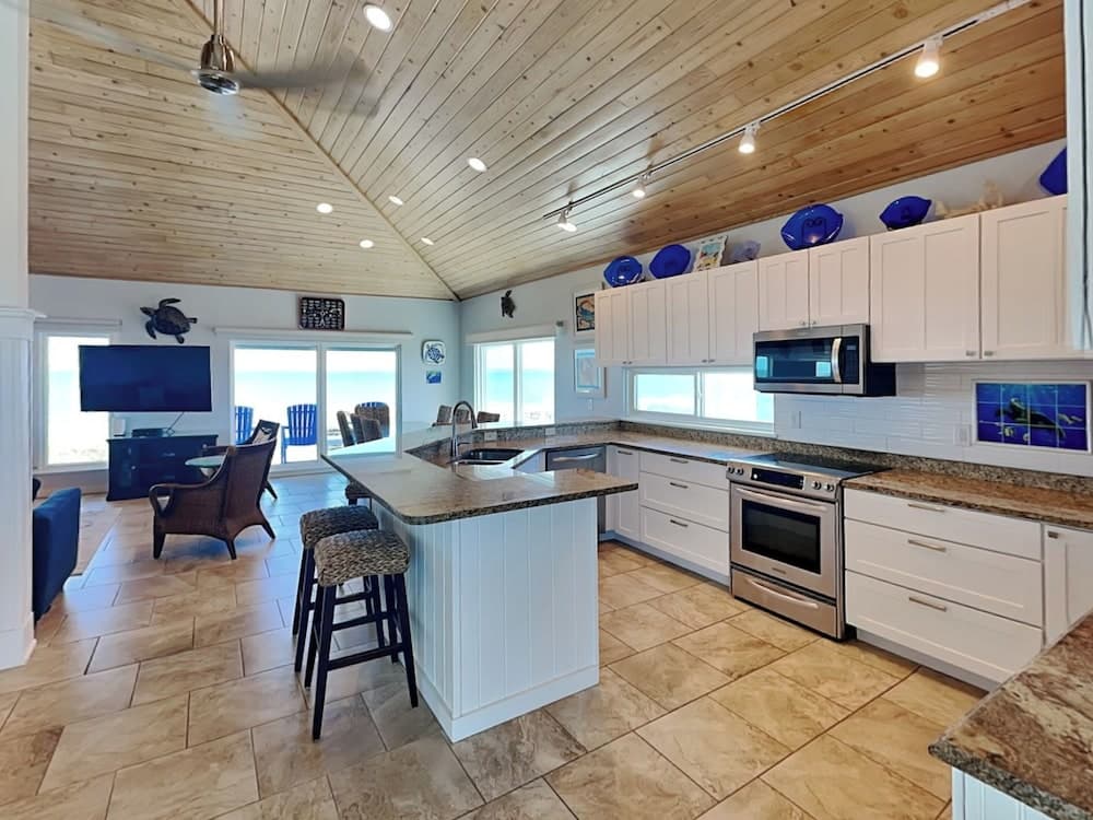 Ocean Pearl by Distinctive Beach Rentals