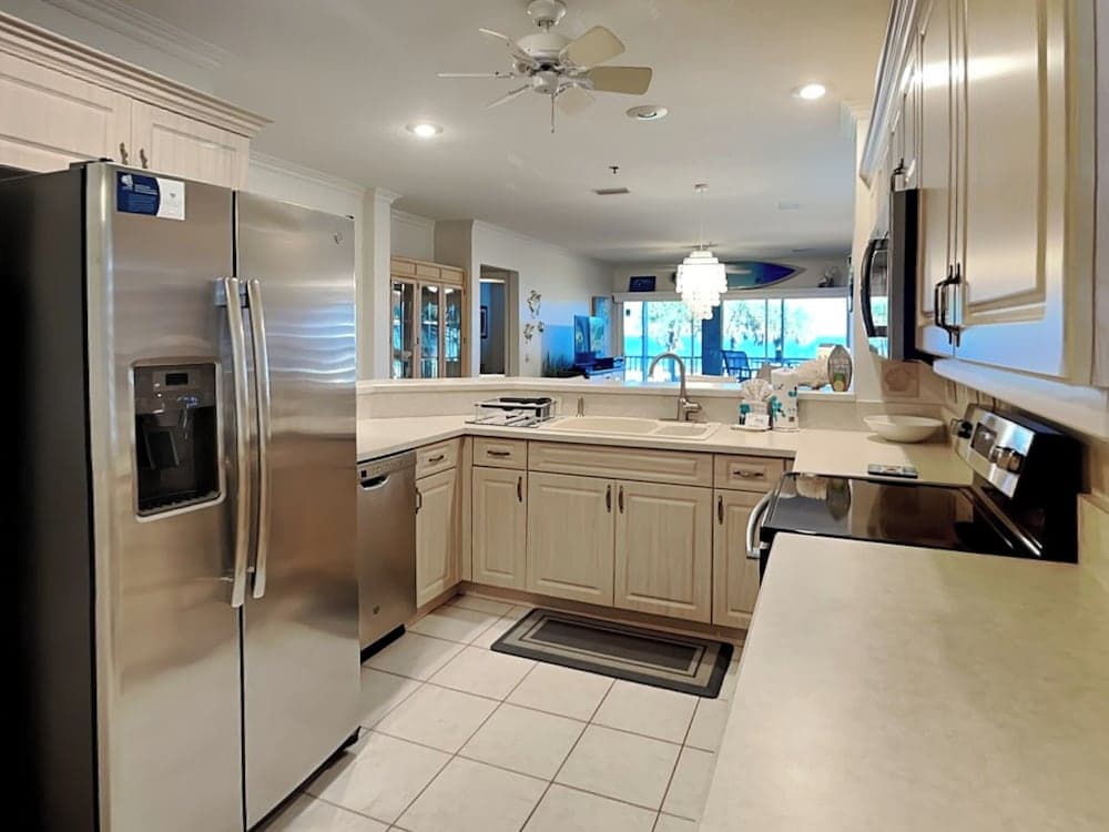 South Beach Club 205 by Distinctive Beach Rentals