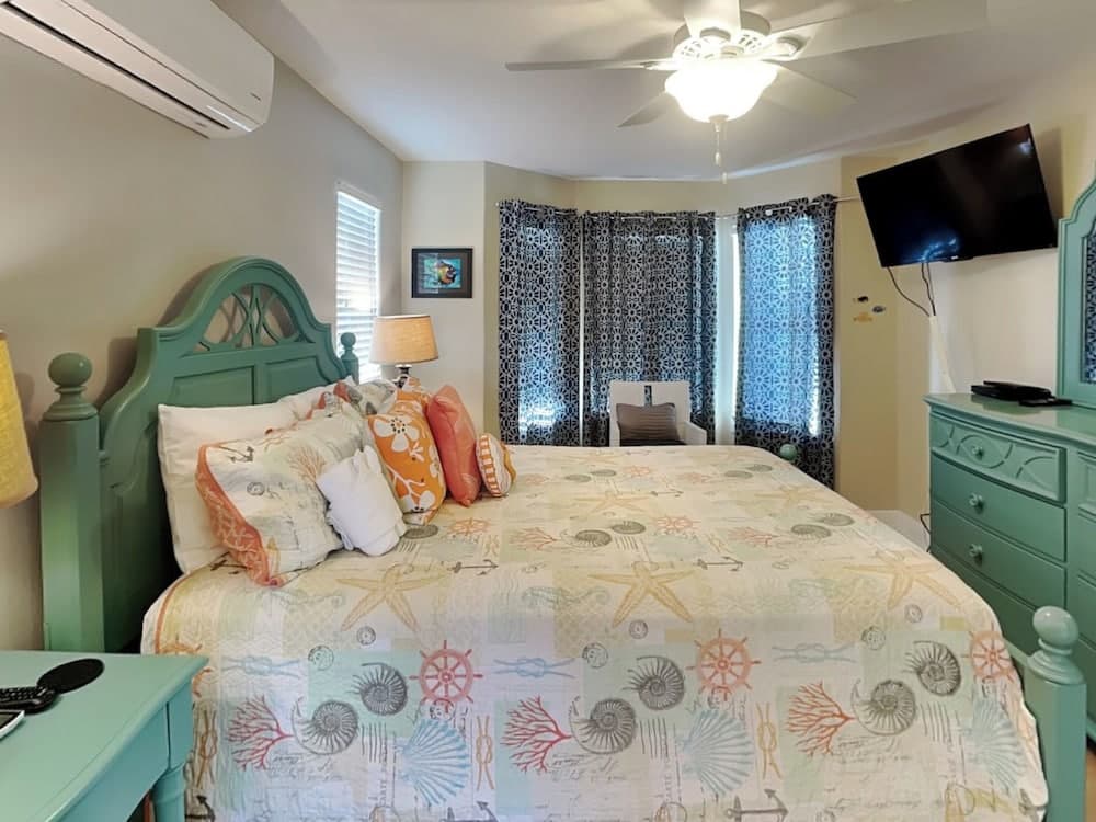 Seas the Day by Distinctive Beach Rentals