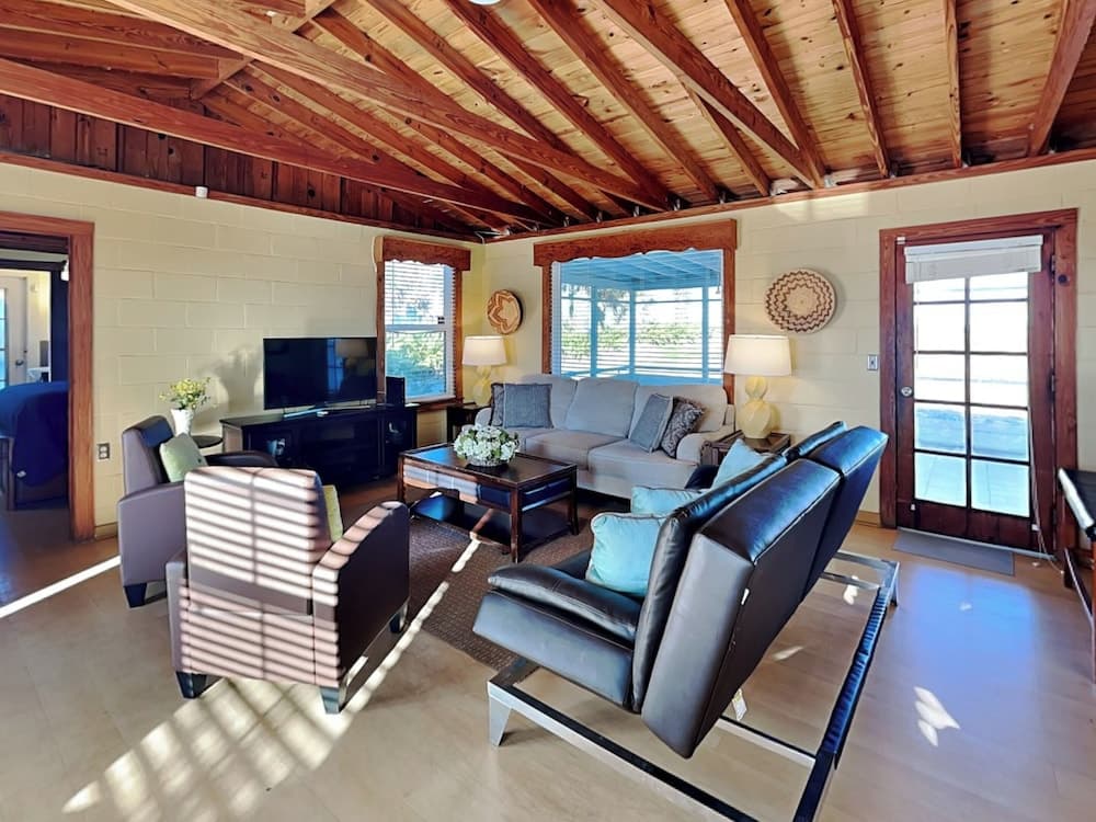 Seashell by Distinctive Beach Rentals