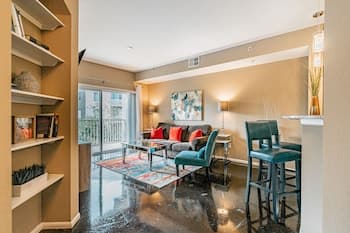 BC-324: Channelside Luxury Apartment