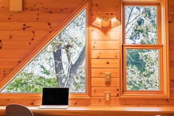 Izu House Luxury Log with Cozy Fireplace