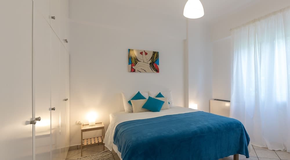 290m² Villa with Pool close to the Airport