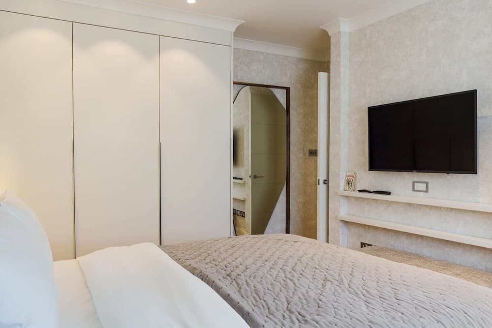 Beautiful 2 Bed 2 Bath Flat in South Kensington