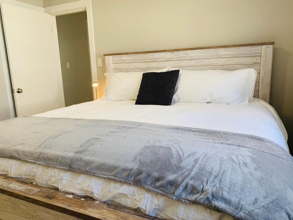 Beautiful Bungalow Next to CSU -FREE Cruiser Bikes