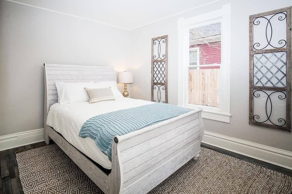 Couple’s Getaway | Walk to UNC |FREE Cruiser Bikes