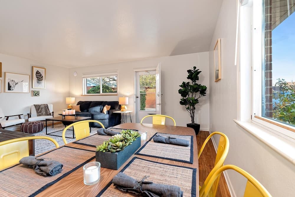 Gorgeous Hideout Near Old Town – Free Bikes!!