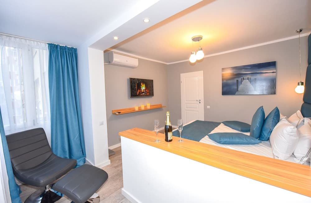 Primo - One Bedroom Apartment - Next to Cismigiu Park and Victoria Avenue