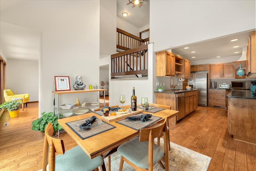 Peaceful Retro Retreat w/Stunning Lake Views!!