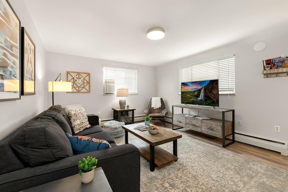 Stunning condo in the heart of Old Town