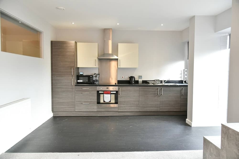 Massive 2bd Central Ipswich