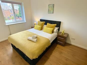 3-bed Townhouse Parking Deep Cleaned