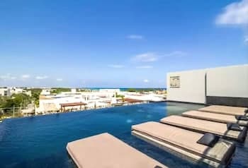 It Residence, Top Location, Luxury 2 Br, Two Roof Pools Beach Club Included