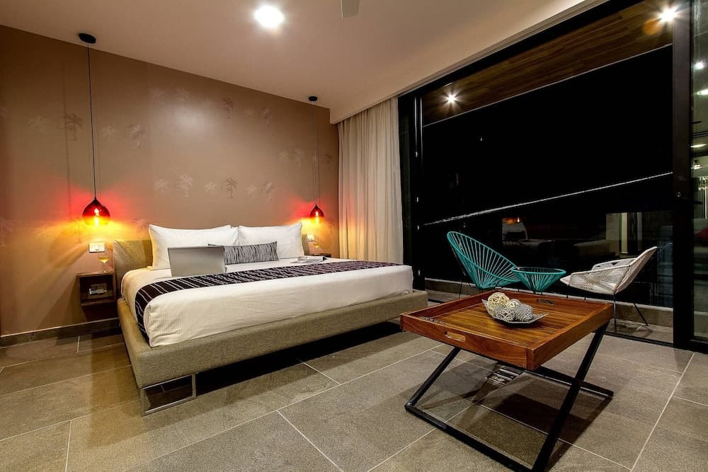 Charming, Huge & Bright Studio on the New 5th Avenue, 3 Blocks From the Beach!