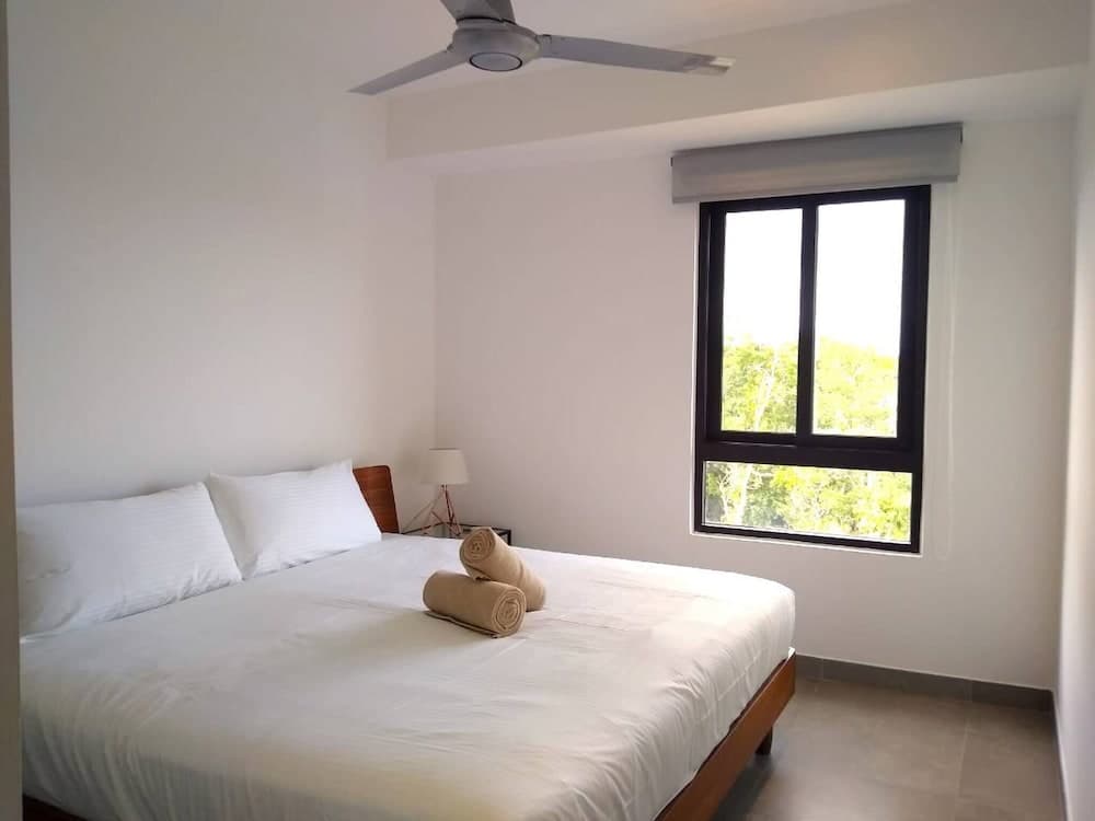 Private Roof w Plunge Pool, Brand New 2 Br Penthouse for 6 Sleeps!