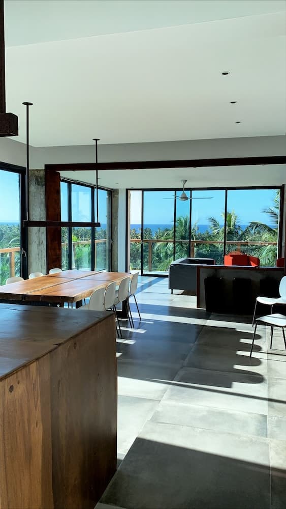 Modern 7 Bedrooms Villa on Private Beach Access