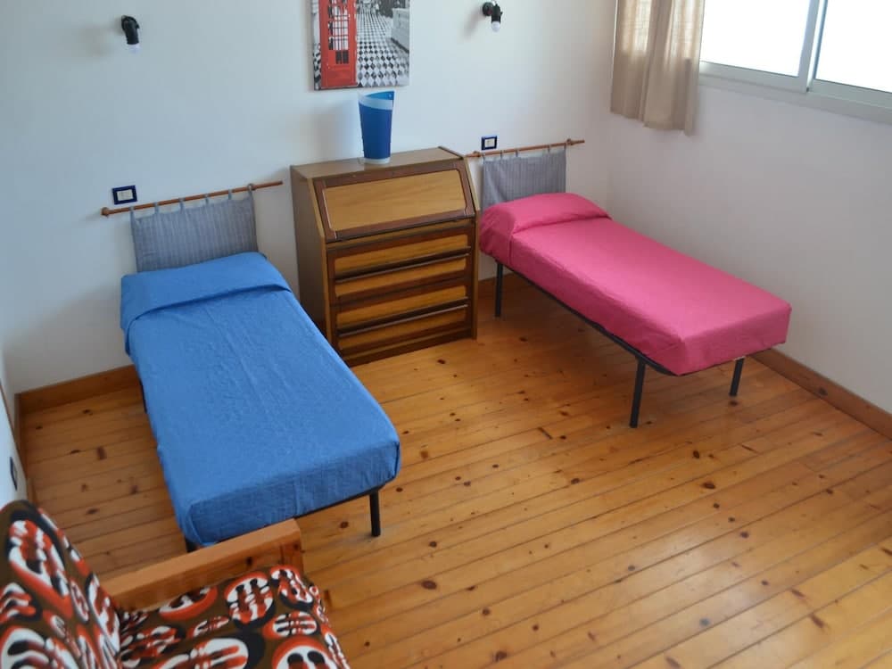 Apartment Directly On The Beach With Air Conditioning And Terrace, Pets Allowed