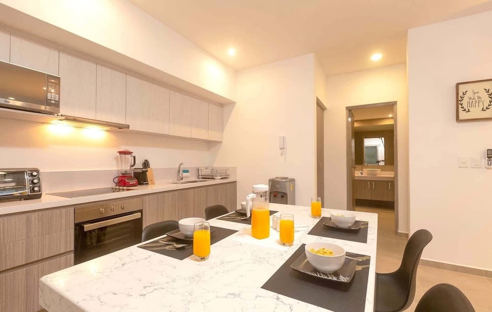 One Bedroom, Great Location, Large Roof Pool With Beautiful Views, Gym