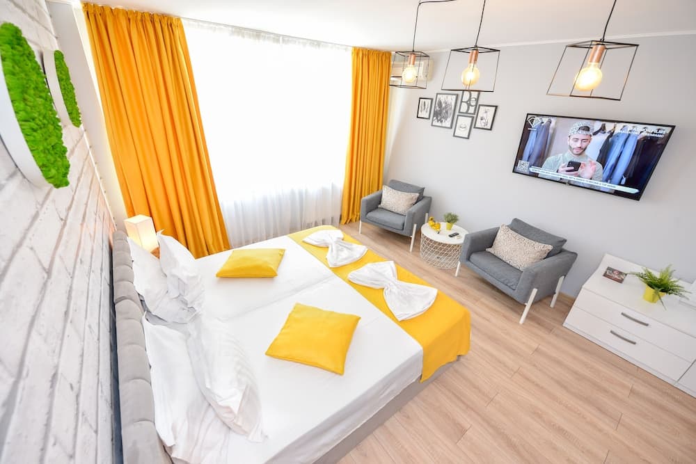Candy Studio - Cismigiu Gardens - Quiet Room - Open Kitchen -smart Tv