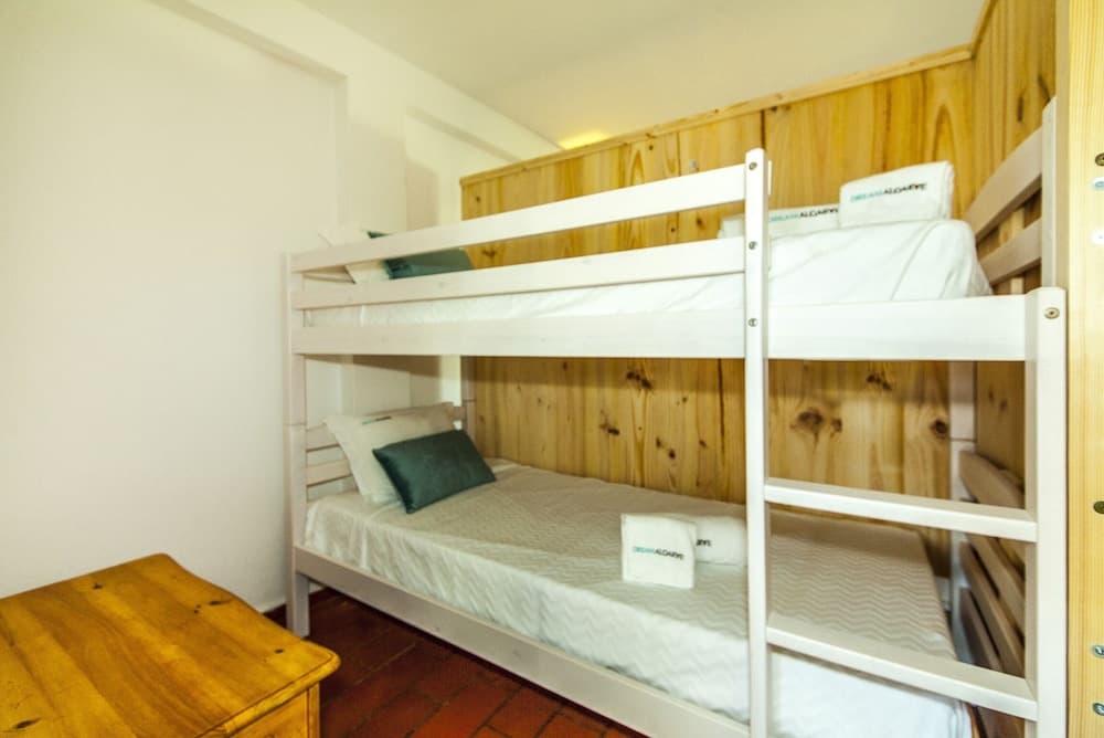 B20 - Sun and Pool Apartment