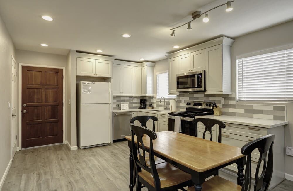 220 #7 Ocean View Ave 2 Bedroom Condo by Redawning