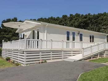 Impeccable 3-bed Lodge at Cayton Bay Holiday Park